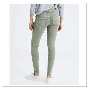 AMERICAN EAGLE Super High Rise Jeggings in Olive Green